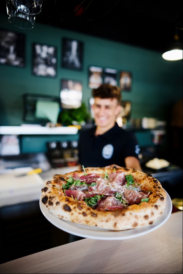 Przestrzenie Nowohuckie - pizza  coppa di parma