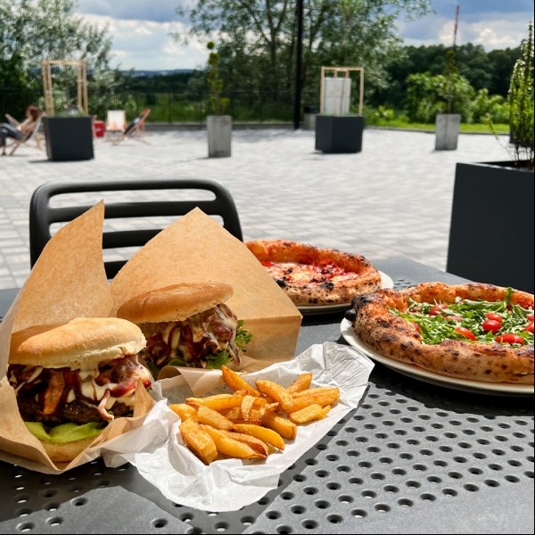 Przestrzenie Nowohuckie - pizza czy burger